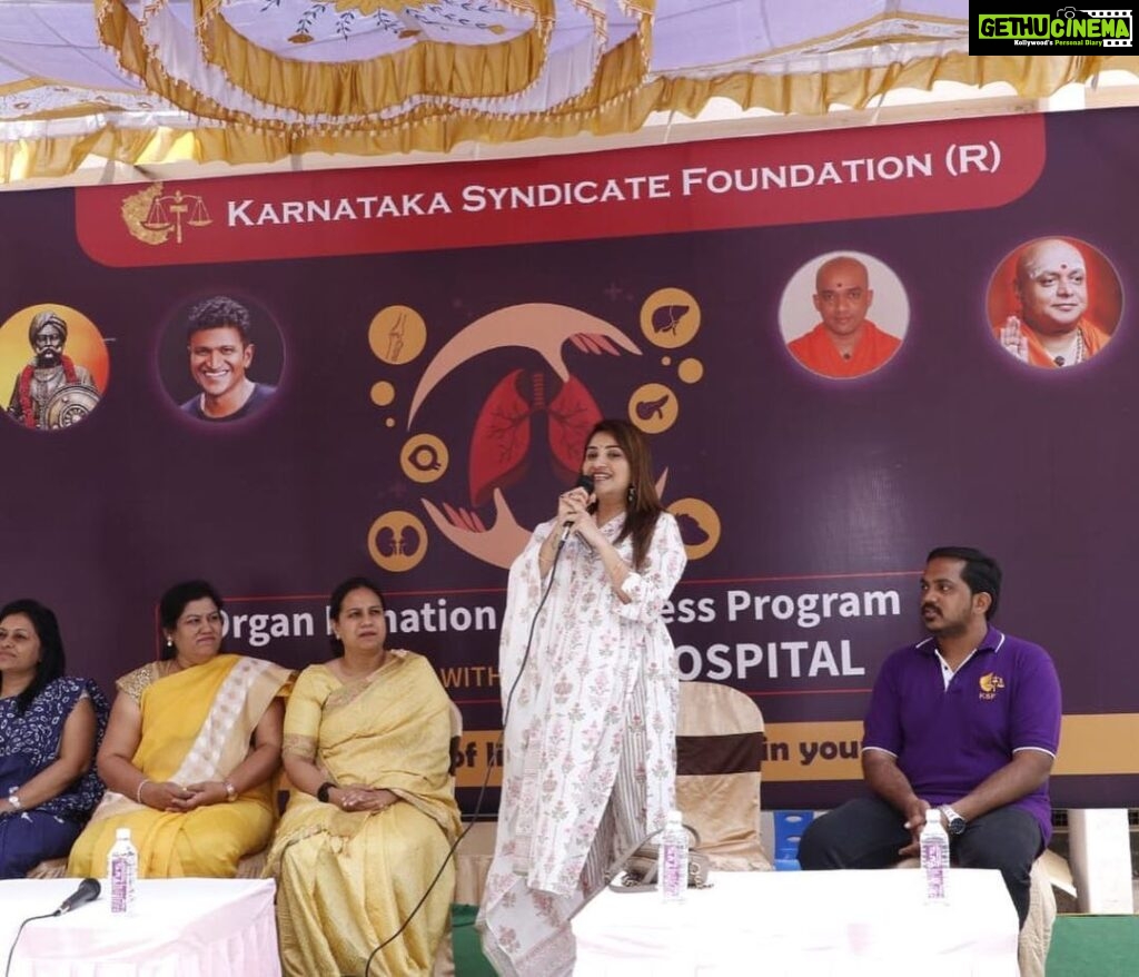 Karunya Ram Instagram - Thanking all in contributing to make this events successfull I’m glad to announce that over 1000 people have pledged to donate their organs ….immensely thankful and my gratitude to Srimati Ashwini Puneeth Rajkumar Madam and Action Prince Dhruva Sarja sir for your wonderful support and gesture…. Requesting all to support and give us strength to make more such evnents successful ….. 🫶🏼🙏🏻💐 : : : #karunyaram #milkybeautykarunyaram #samskartrust #karnatakadyndicatefoundation #organ #donation #socialwork #kimshospital Kims Hospital, K.R. Road,