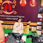 Karunya Ram Instagram - Thanking all in contributing to make this events successfull I’m glad to announce that over 1000 people have pledged to donate their organs ….immensely thankful and my gratitude to Srimati Ashwini Puneeth Rajkumar Madam and Action Prince Dhruva Sarja sir for your wonderful support and gesture…. Requesting all to support and give us strength to make more such evnents successful ….. 🫶🏼🙏🏻💐 : : : #karunyaram #milkybeautykarunyaram #samskartrust #karnatakadyndicatefoundation #organ #donation #socialwork #kimshospital Kims Hospital, K.R. Road,