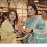 Karunya Ram Instagram - Congratulations & Happy to inaugurate the second branch of @houseof.raadhya_sarees In RR Nagar ,Being a married women and becoming a entrepreneur takes a hell lot of effort & may your story serve as an inspiration to all other women out there dear Ranjitha 💐💐🤗❤️ : : Saree : @houseof.raadhya_sarees @umesh__photography___ : : #karunyaram #milkybeautykarunyaram #raadyasaree #sareelove Raja Rajeshwari Nagar, Bangalore South