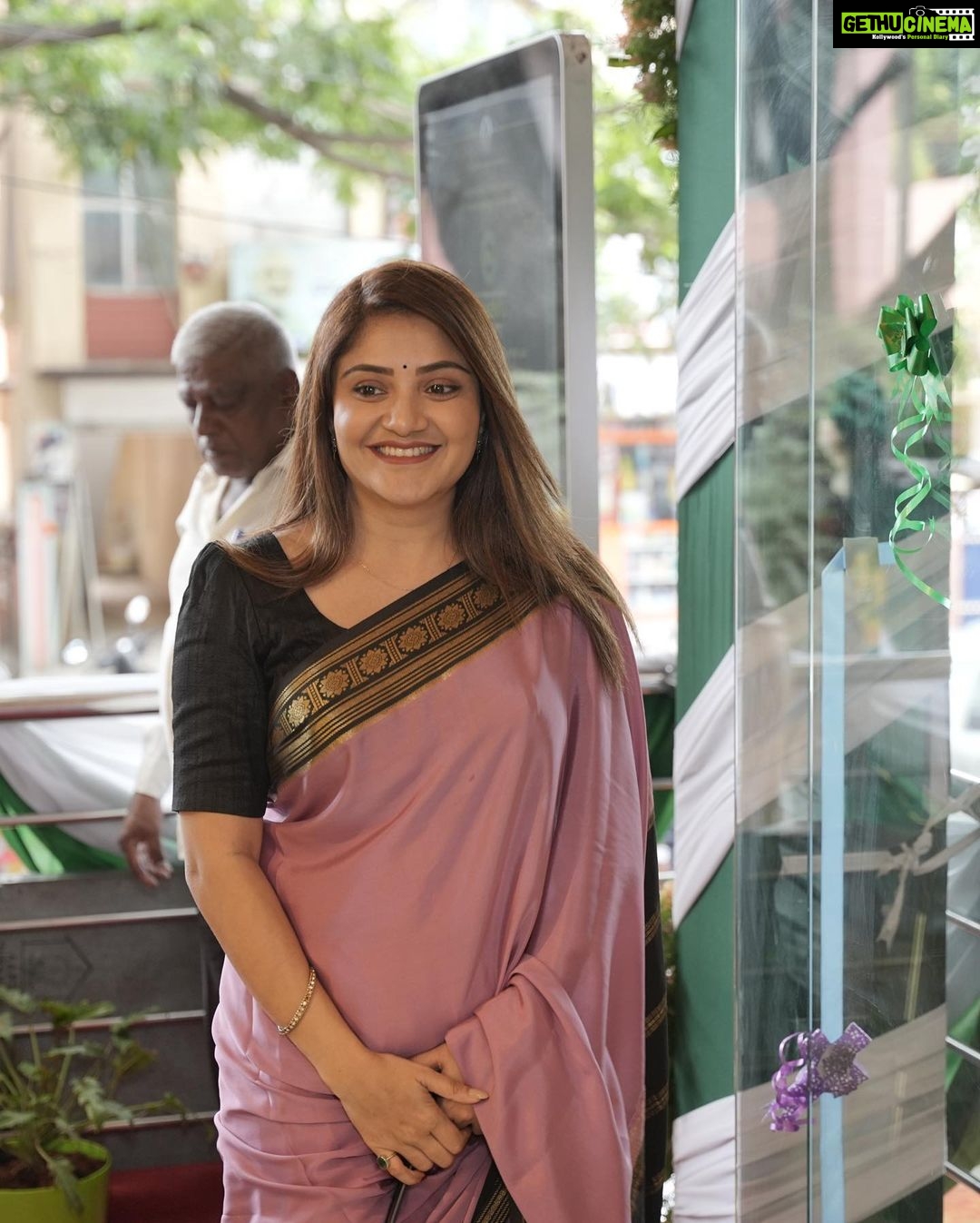 Karunya Ram Instagram - Saree love 🥻❤️🥰🤗 : : @houseof.raadhya_sarees @umesh__photography___ Raja Rajeshwari Nagar, Bangalore South