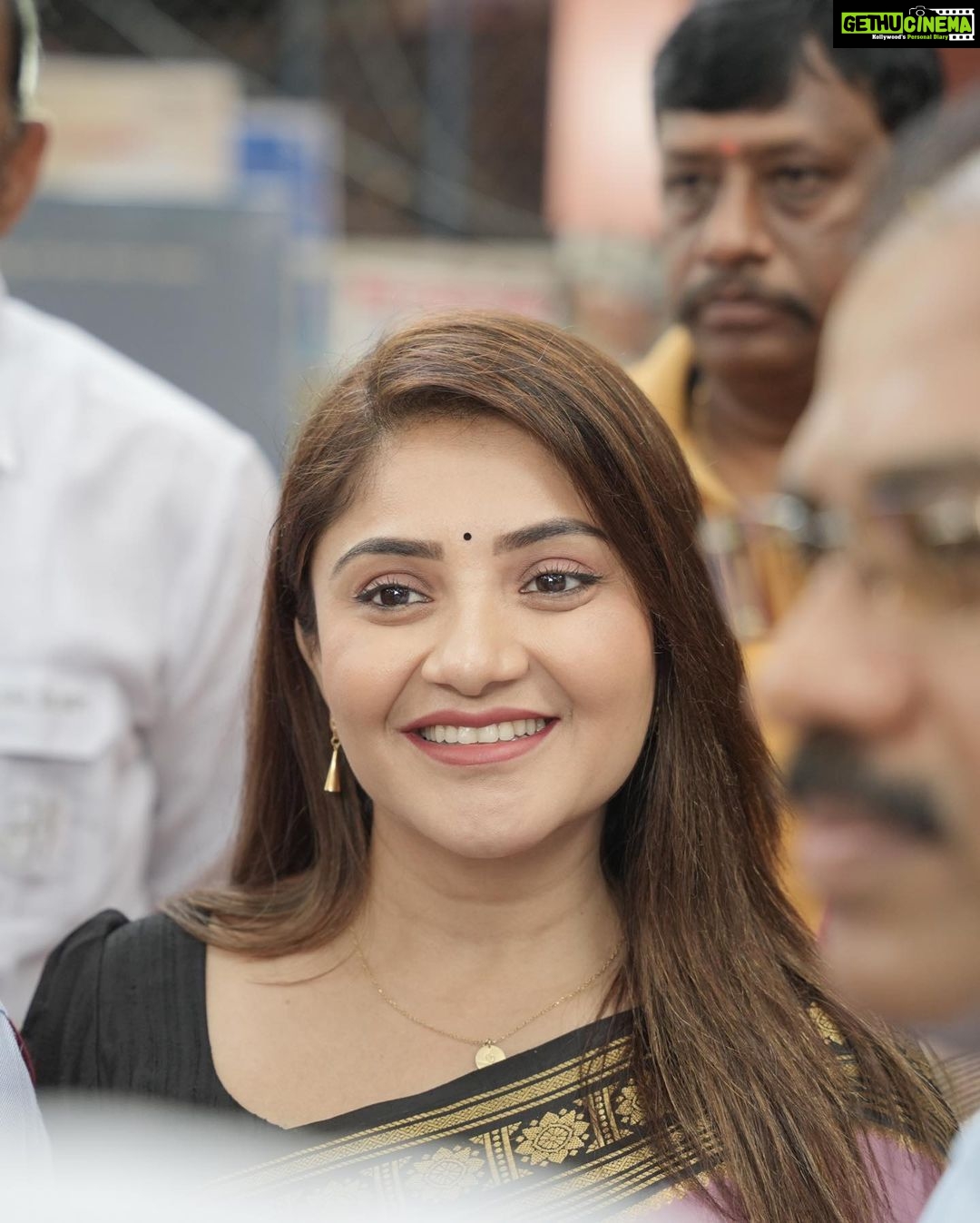 Karunya Ram Instagram - Saree love 🥻❤️🥰🤗 : : @houseof.raadhya_sarees @umesh__photography___ Raja Rajeshwari Nagar, Bangalore South