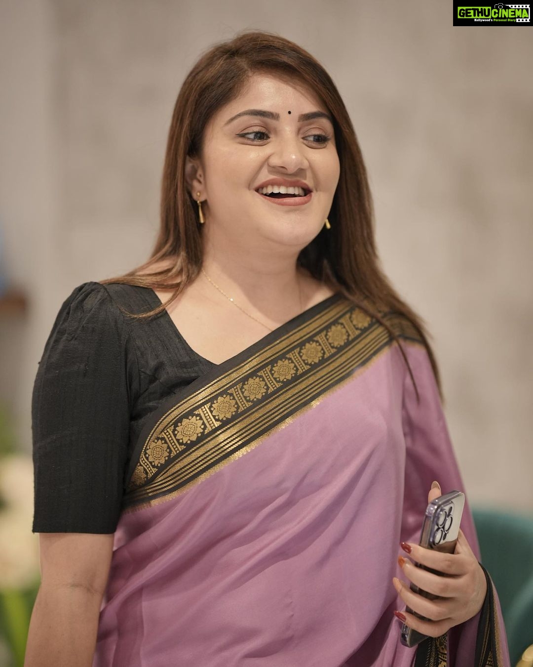 Karunya Ram Instagram - Saree love 🥻❤️🥰🤗 : : @houseof.raadhya_sarees @umesh__photography___ Raja Rajeshwari Nagar, Bangalore South