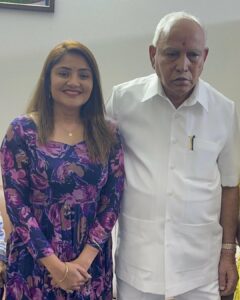 Karunya Ram Instagram - Got a chance to meet our ex chief minister of Karnataka Sri BS Yadiyurappa sir & took a blessings 💐🙏🏻
:
:
#karunyaram #excheifministerofkarnataka #bsyadiyurappa