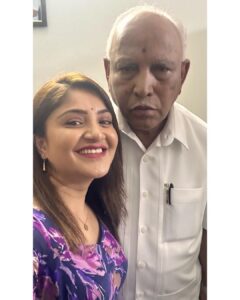 Karunya Ram Instagram - Got a chance to meet our ex chief minister of Karnataka Sri BS Yadiyurappa sir & took a blessings 💐🙏🏻
:
:
#karunyaram #excheifministerofkarnataka #bsyadiyurappa