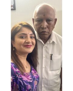 Karunya Ram Instagram - Got a chance to meet our ex chief minister of Karnataka Sri BS Yadiyurappa sir & took a blessings 💐🙏🏻
:
:
#karunyaram #excheifministerofkarnataka #bsyadiyurappa