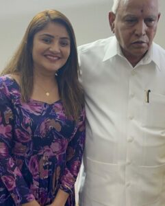 Karunya Ram Instagram - Got a chance to meet our ex chief minister of Karnataka Sri BS Yadiyurappa sir & took a blessings 💐🙏🏻
:
:
#karunyaram #excheifministerofkarnataka #bsyadiyurappa