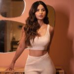 Kashmira Pardesi Instagram - She is a shorty, but she stands tall 🦒