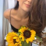 Kashmira Pardesi Instagram - Okay apparently flowers do help you get well soon! 🌻🌻🌻 Have a great week ahead ya’ll 🌞