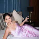 Kashmira Pardesi Instagram - Pearl supremacy🦪✨ Shot by : @kalyaam_2.0 Styling : @jasjeet01_ Styling assistant : @dhritisoonderji HMU : @mohinidharne HMU assistance : @priyankas_artistry Managed by : @wizardingmedia_