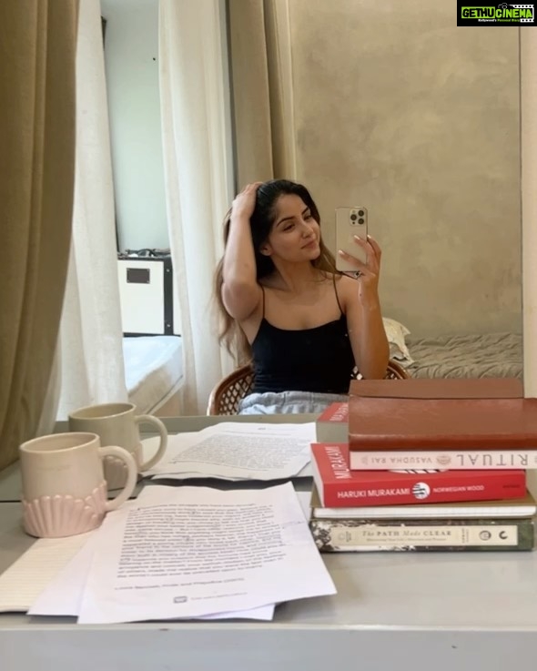Kashmira Pardesi Instagram - Sundays are for fur babies, strong words dark coffee and so much love! 🧘🏻‍♀️🐶📚☕️💌