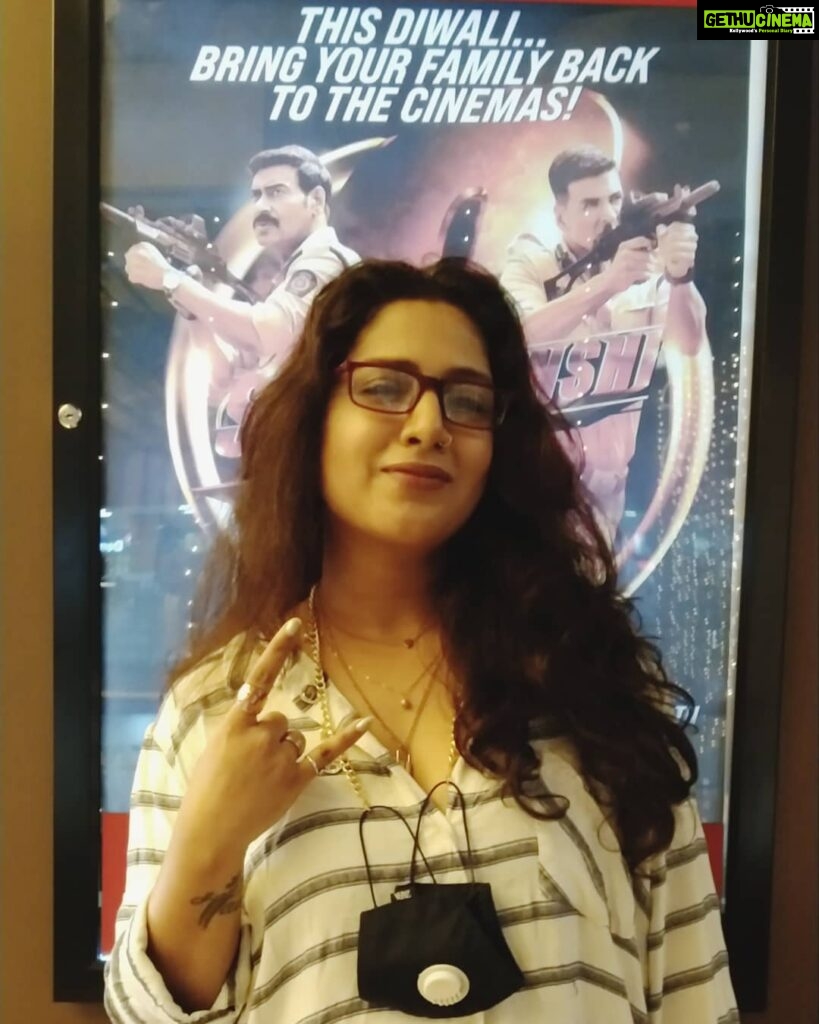 Kavita Radheshyam Instagram - I Will Not Say "Cinema Is Back".. I Will Say "Bollywood Is Back". POLICEEEEEEE ❤ #Sooryavanshi #BollywoodIsBack #ProudBollywoodian Pune City