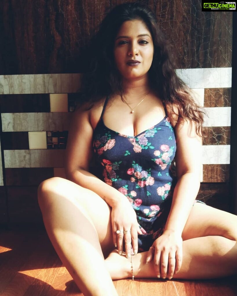 Kavita Radheshyam Instagram - Sunkissed Erotica ❤️