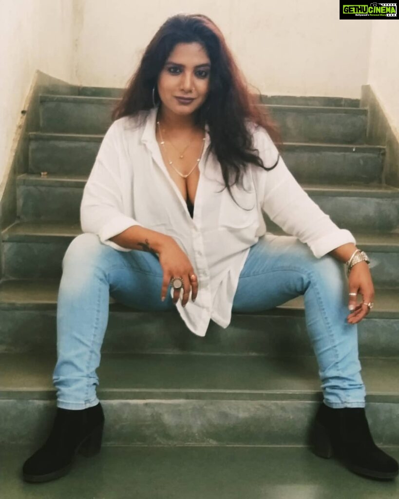 Kavita Radheshyam Instagram - I Am Going Down In A Blaze Of Glory.. Clothing Wear: @iswear.clothing