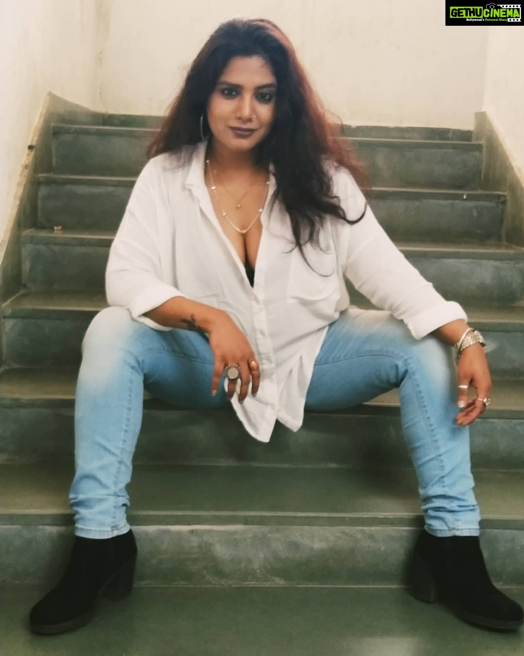 Kavita Radheshyam - 12.7K Likes - I Am Going Down In A Blaze Of Glory..
Clothing Wear: @iswear.clothing
