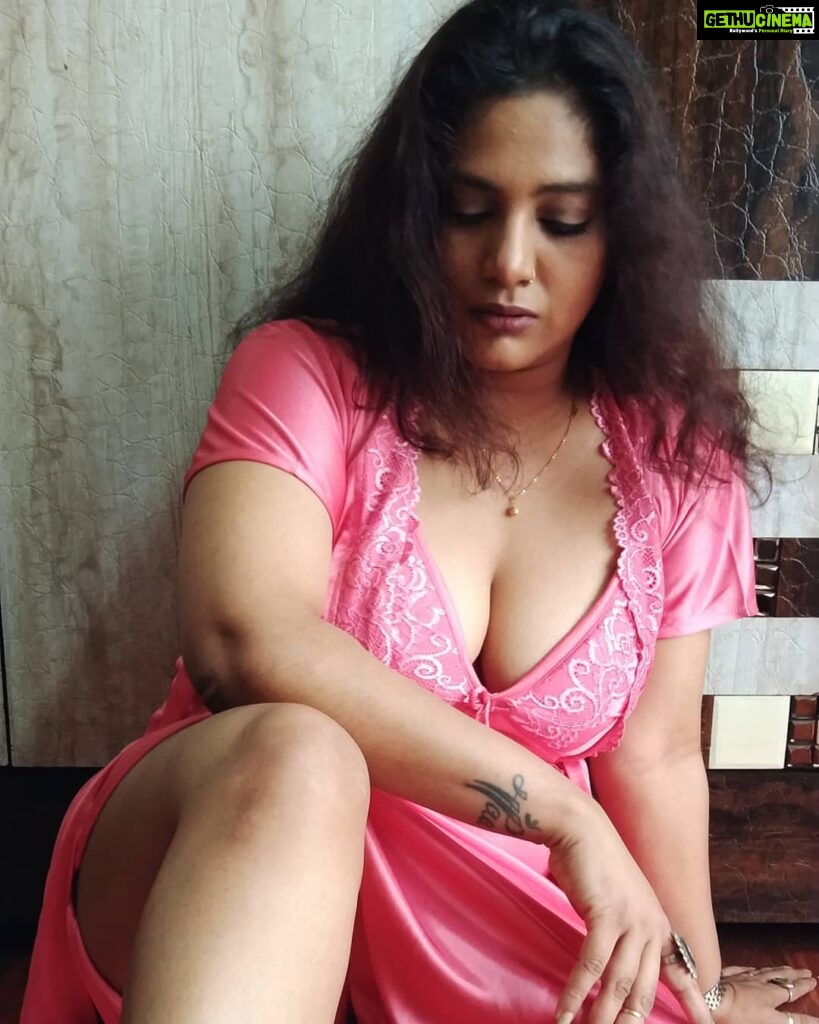 Kavita Radheshyam Instagram - प्यार नाल ना सही.. ग़ुस्से नाल वेख लिया कर.. बीमारा नू शिफा मिल जांदी है.. --Attaullah Khan Eesakhelvi ❤