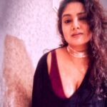 Kavita Radheshyam Instagram - One should be comfortable in their own skin rather than staring at others.. #U&I❤️