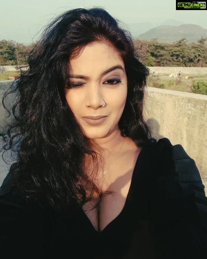 Kavita Radheshyam Instagram - आँख मारे ओ लड़की आँख मारे