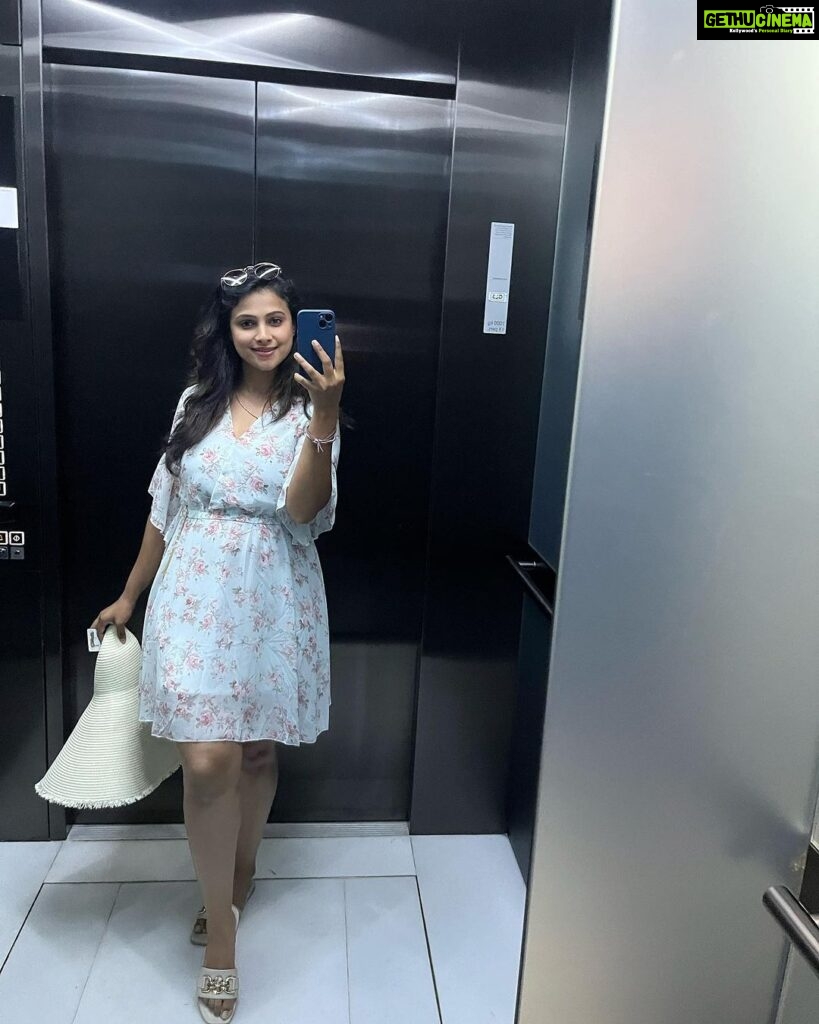 Kavitha Gowda Instagram - And there is another lift selfi ❤️ #kavithagowda #dubai