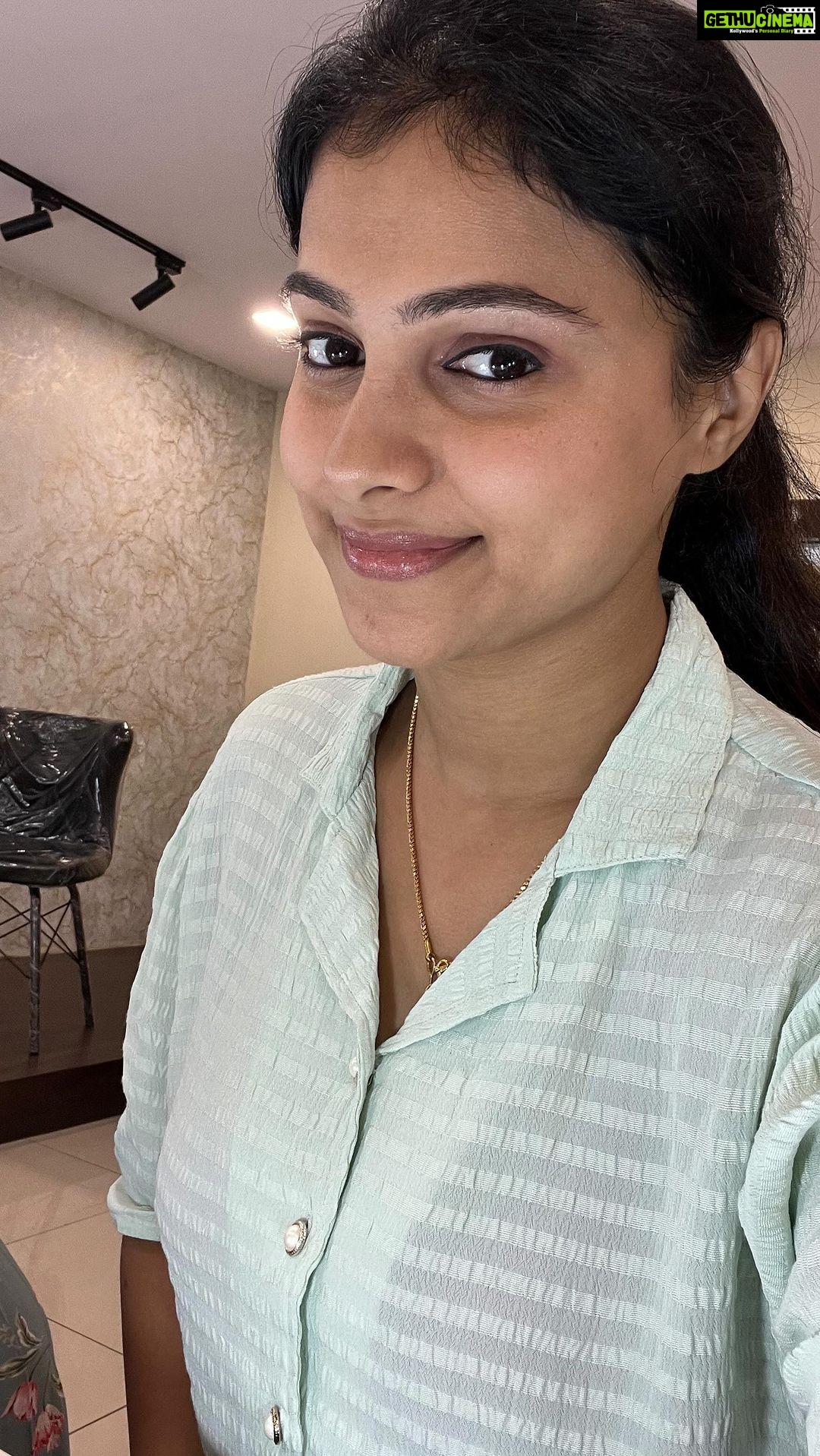 Kavitha Gowda Instagram - No makeup look , ( minimal makeup using few basic products ) ….. #ckstudiosbangalore #ck #ckstudiosbangalorenagarbhavi …. #makeuplook #nomakeupmakeup #makeover #simpleyetelegant