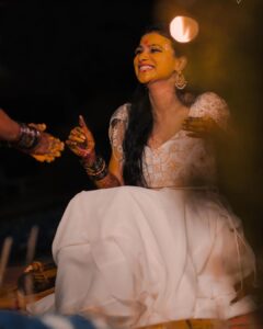 Kavitha Gowda Instagram - #arishnashastra 😁
.
.
.
.
.

Picture credits -  @rsclicks95 
@jackiesandesh4754 

Makup - @makeupby_tejashwini
@glamshotz_makeovers
 
Costum -  @shimmer_designer_studio 
Mehendi - @mehendistoriesbykiran 
Decor -  @______arjun__gowda
