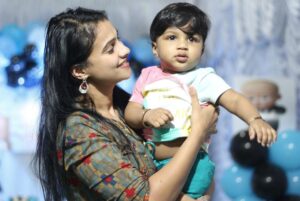 Kavitha Gowda Instagram - Happy birthday AGASTHYA . 

On this occasion we had the pleasure of meeting this cutie pie 
@dhanrajcm_official & 
the beautiful 
@shalini_dhanraj. 

The pandemic had distanced friends and family and I’m thinking distance is good for our safety yet it’s been nearly 2 years we are all living with this virus around . Hoping for a better life for all of us … 🤞🏻
 
Thankyou for having us over Łódź of love to all of you …