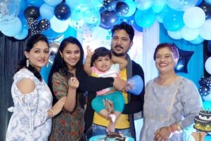 Kavitha Gowda Instagram - Happy birthday AGASTHYA . 

On this occasion we had the pleasure of meeting this cutie pie 
@dhanrajcm_official & 
the beautiful 
@shalini_dhanraj. 

The pandemic had distanced friends and family and I’m thinking distance is good for our safety yet it’s been nearly 2 years we are all living with this virus around . Hoping for a better life for all of us … 🤞🏻
 
Thankyou for having us over Łódź of love to all of you …