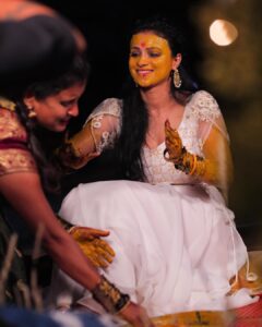 Kavitha Gowda Instagram - #arishnashastra 😁
.
.
.
.
.

Picture credits -  @rsclicks95 
@jackiesandesh4754 

Makup - @makeupby_tejashwini
@glamshotz_makeovers
 
Costum -  @shimmer_designer_studio 
Mehendi - @mehendistoriesbykiran 
Decor -  @______arjun__gowda