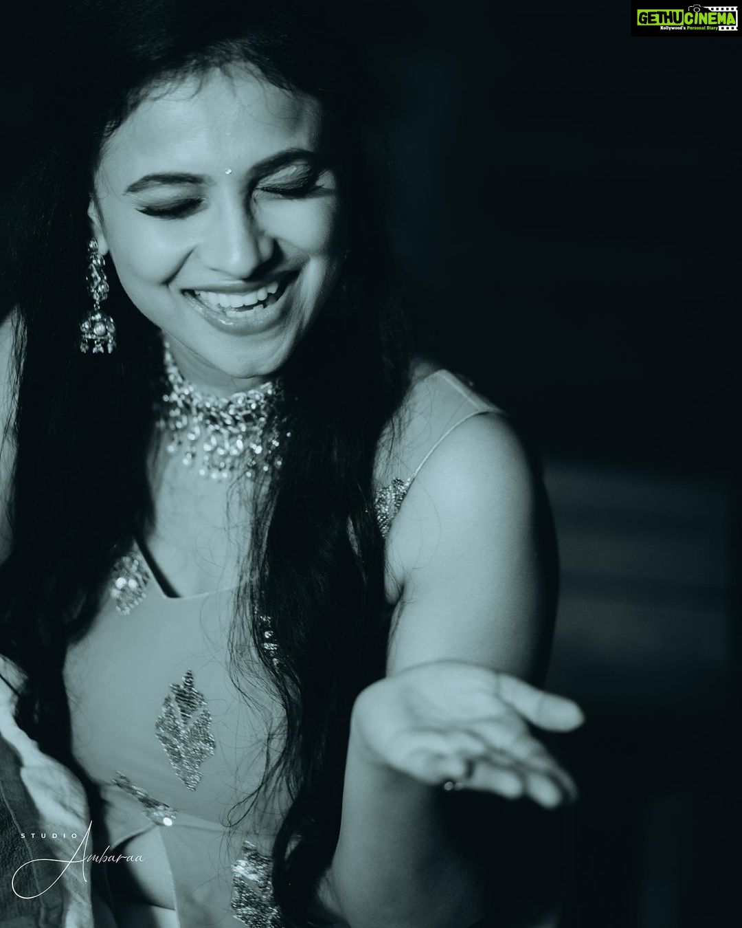 Kavitha Gowda - 71.9K Likes - #mehendinight ..
Now I’m gonna put in words or 2 and you guys use your imagination and guess what happen ... here it goes
Heavy rain
Mehendi artist sad
Family late
Family angry
Chandu confused
Friends running around ..
Me Laughing
Final output - 🤔
Hehe I’m wondering what all stories you guys will come up with 😁😁
Looking forward 🤪😉
Picture credits - @studioambaraa
Makup - @makeupby_tejashwini
@glamshotz_makeovers
Costum - @shimmer_designer_studio
Mehendi - @mehendistoriesbykiran
Decor - @______arjun__gowda
Jewellery - @velvetboxby @beaded_treasures_jewelry @sreeramajewels .