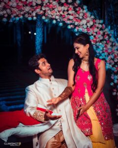 Kavitha Gowda Instagram - #hisweirdfaces 🤣🤣

@chandan_kumar_official ❣️❣️

Picture credits -  @glamshotz_official 
@praveen_naik07 

Makup - @makeupby_tejashwini
@glamshotz_makeovers

Costum -  @shimmer_designer_studio 

Mehendi - @mehendistoriesbykiran 

Decor -  @______arjun__gowda 

Jewellery - @velvetboxby @beaded_treasures_jewelry @sreeramajewels .
