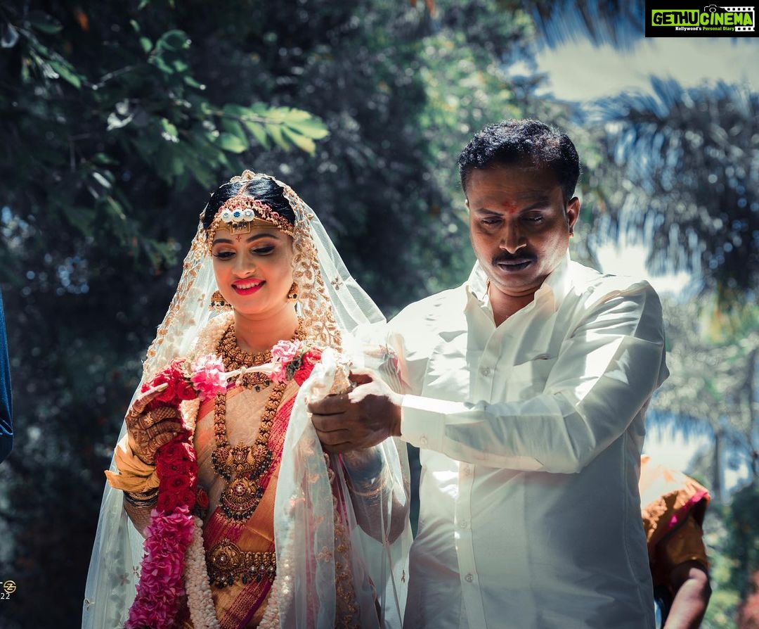 Kavitha Gowda - 101K Likes - That moment beautifully captured ❤️
@chandan_kumar_official ❣️❣️
Picture credits - @glamshotz_official
THANKYOU Praveen for capturing our moments so beautifully ❤️❤️ @praveen_naik07
Makup - @makeupby_tejashwini
THANKYOU Teju and team for making me look my best for our special day .. ❤️❤️
@glamshotz_makeovers
Costum - @shimmer_designer_studio
THANKYOU Namratha ❤️❤️
Mehendi - @mehendistoriesbykiran
Decor - @______arjun__gowda
Jewellery - @velvetboxby @beaded_treasures_jewelry @sreeramajewels