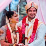 Kavitha Gowda Instagram - ಮನೆ ಮದುವೆ, ಮದುವೆ ಮನೆ #justmarried ..... I mean we are just married 😁😁 Special thanks to @kirikkeerthi @tarangavishwa ❤️❤️ No pre wedding shoots No wedding cards printed No one invited except first family No designer costumes No reception No bachelor's party No major wedding purchases.. Yet married as per our rituals and followed all covid norms.. 😊 Thank you all for your wishes..❤️❤️❤️ @chandan_kumar_official ❣️❣️ Picture credits - @glamshotz_official @praveen_naik07 Makup - @makeupby_tejashwini @glamshotz_makeovers Costum - @shimmer_designer_studio Mehendi - @mehendistoriesbykiran Decor - @______arjun__gowda Jewellery - @velvetboxby @beaded_treasures_jewelry @sreeramajewels .