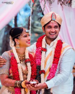 Kavitha Gowda Instagram - ಮನೆ ಮದುವೆ, ಮದುವೆ ಮನೆ 
#justmarried ..... I mean we are just married 😁😁 

Special thanks to @kirikkeerthi @tarangavishwa ❤️❤️

No pre wedding shoots
No wedding cards printed
No one invited except first family
No designer costumes
No reception
No bachelor's party
No major wedding purchases..

Yet married as per our rituals and  followed all covid norms.. 😊
Thank you all for your wishes..❤️❤️❤️

@chandan_kumar_official ❣️❣️

Picture credits -  @glamshotz_official 

@praveen_naik07 

Makup - @makeupby_tejashwini
@glamshotz_makeovers

Costum -  @shimmer_designer_studio 
Mehendi - @mehendistoriesbykiran 
Decor -  @______arjun__gowda 
Jewellery - @velvetboxby @beaded_treasures_jewelry @sreeramajewels .