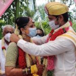 Kavitha Gowda Instagram - ಮನೆ ಮದುವೆ, ಮದುವೆ ಮನೆ. Not glorious but filled with happiness.. Married to @chandan_kumar_official ❤️❤️