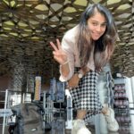 Kavitha Gowda Instagram - When I try to get along with the Instagram pic pro 😁😁…. #happygoluckygirl #happywife #happyfriday #happynewyear to me….. #dubai #dubaidiaries #kavithagowda #chandankumar #burjkhalifa
