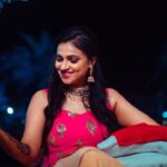 Kavitha Gowda Instagram – @chandan_kumar_official ❣️❣️

@grandpicsphotography 
@ramz_lifestylestories 
@sridhar_rai 

Picture credits –  @glamshotz_official 
@praveen_naik07 

Makup – @makeupby_tejashwini
@glamshotz_makeovers

Costum –  @shimmer_designer_studio 

Mehendi – @mehendistoriesbykiran 

Decor –  @______arjun__gowda 

Jewellery – @velvetboxby @beaded_treasures_jewelry @sreeramajewels .