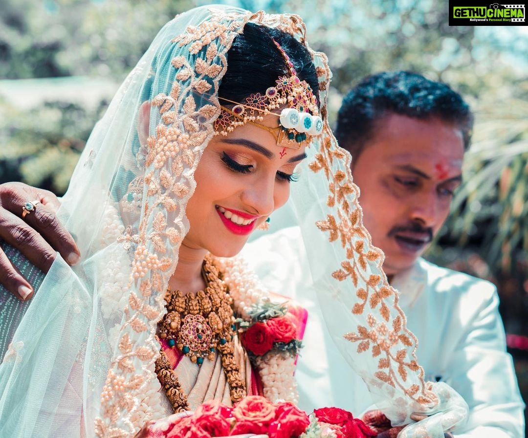Kavitha Gowda - 101K Likes - That moment beautifully captured ❤️
@chandan_kumar_official ❣️❣️
Picture credits - @glamshotz_official
THANKYOU Praveen for capturing our moments so beautifully ❤️❤️ @praveen_naik07
Makup - @makeupby_tejashwini
THANKYOU Teju and team for making me look my best for our special day .. ❤️❤️
@glamshotz_makeovers
Costum - @shimmer_designer_studio
THANKYOU Namratha ❤️❤️
Mehendi - @mehendistoriesbykiran
Decor - @______arjun__gowda
Jewellery - @velvetboxby @beaded_treasures_jewelry @sreeramajewels