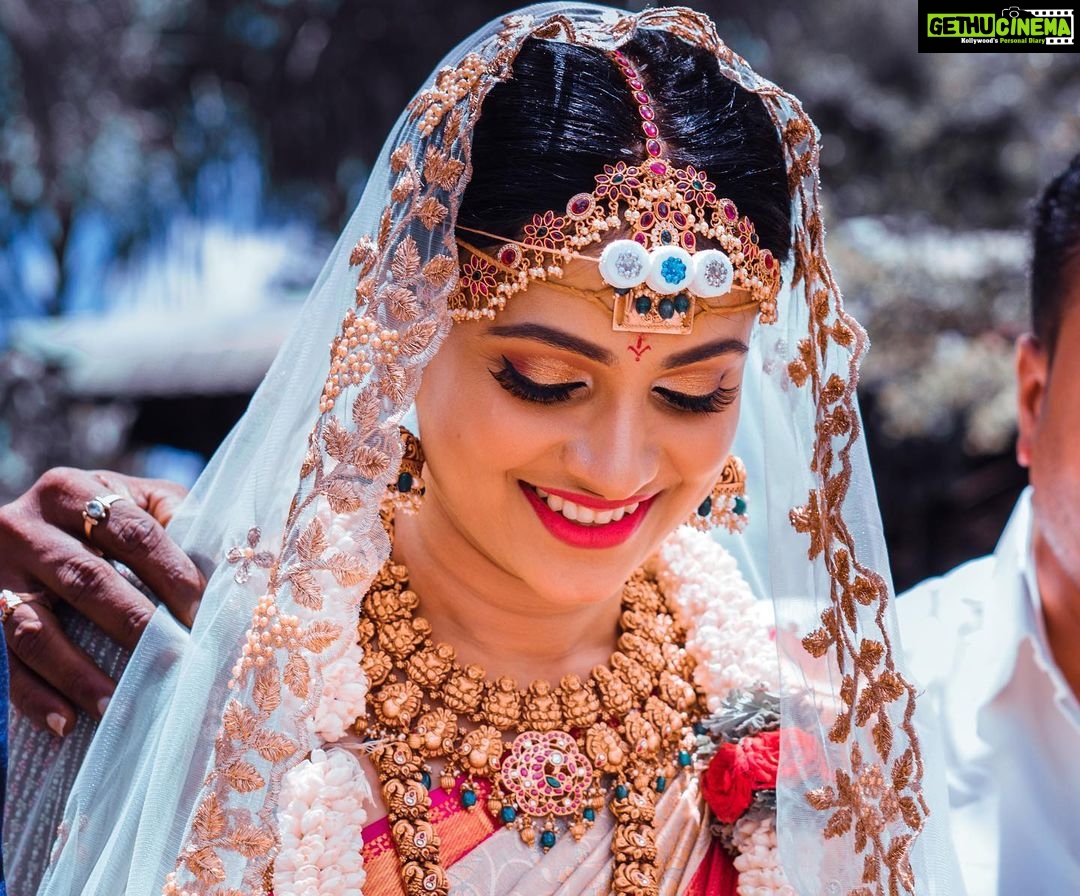 Kavitha Gowda - 101K Likes - That moment beautifully captured ❤️
@chandan_kumar_official ❣️❣️
Picture credits - @glamshotz_official
THANKYOU Praveen for capturing our moments so beautifully ❤️❤️ @praveen_naik07
Makup - @makeupby_tejashwini
THANKYOU Teju and team for making me look my best for our special day .. ❤️❤️
@glamshotz_makeovers
Costum - @shimmer_designer_studio
THANKYOU Namratha ❤️❤️
Mehendi - @mehendistoriesbykiran
Decor - @______arjun__gowda
Jewellery - @velvetboxby @beaded_treasures_jewelry @sreeramajewels