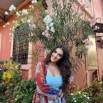 Kavya Thapar Instagram – In conversations with flowers 🌺