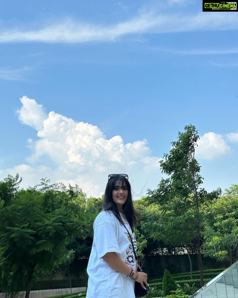 Kavya Thapar Instagram - Nothing but Good vibes & Blue skies ✨