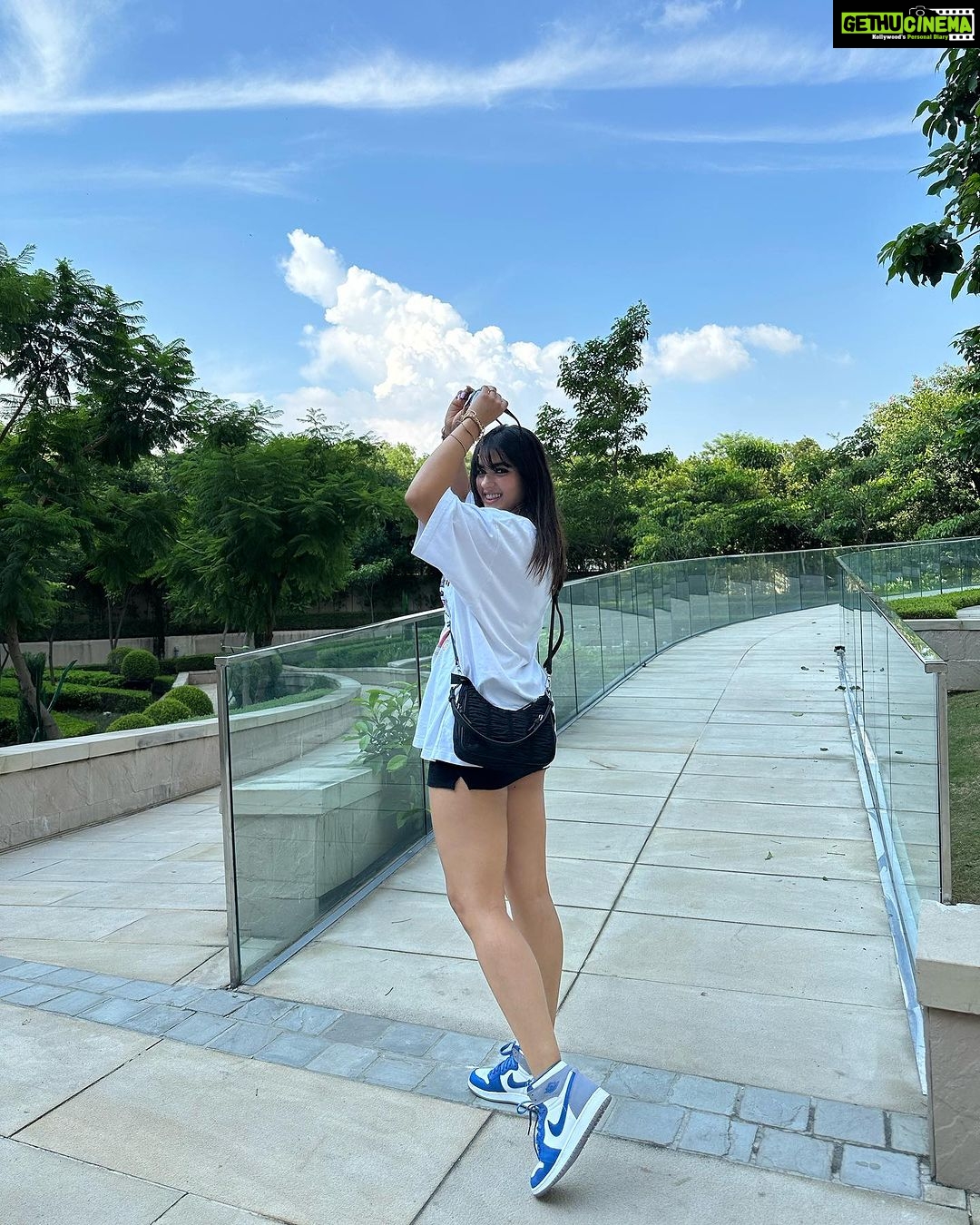 Kavya Thapar Instagram - Nothing but Good vibes & Blue skies ✨