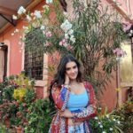 Kavya Thapar Instagram - In conversations with flowers 🌺