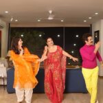 Kirti Kulhari Instagram – I have loved the Khichdi Parivaar and their madness…I’m sure you do too!! Join me in doing the Vande Raka Challenge…

Song out now: https://www.youtube.com/watch?v=KUoPXG7AuMc

#Khichdi2 #KhichdiFan #VandeRaka