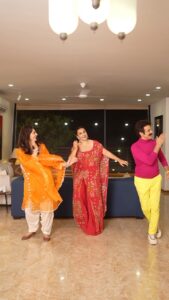 Kirti Kulhari Instagram - I have loved the Khichdi Parivaar and their madness…I’m sure you do too!! Join me in doing the Vande Raka Challenge... Song out now: https://www.youtube.com/watch?v=KUoPXG7AuMc #Khichdi2 #KhichdiFan #VandeRaka
