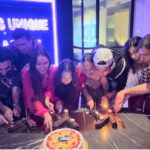 Kishwer Merchant Instagram – Not me cutting cake and feeding myself first 🤣🤣🤣
Here’s a Happy Dance 🤣💃🏻

Happy 9 years of Kaise Yeh Yaariaan!!! ♥️

Thankyou @hop.houseofpandora 

#kyy #reelsindia #reelsinstagram #reelsvideo #trendingreels #trending #viral #mission #cast #9 #success #happy #grateful