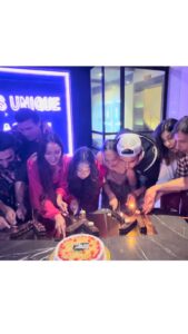 Kishwer Merchant Instagram - Not me cutting cake and feeding myself first 🤣🤣🤣 Here’s a Happy Dance 🤣💃🏻 Happy 9 years of Kaise Yeh Yaariaan!!! ♥️ Thankyou @hop.houseofpandora #kyy #reelsindia #reelsinstagram #reelsvideo #trendingreels #trending #viral #mission #cast #9 #success #happy #grateful