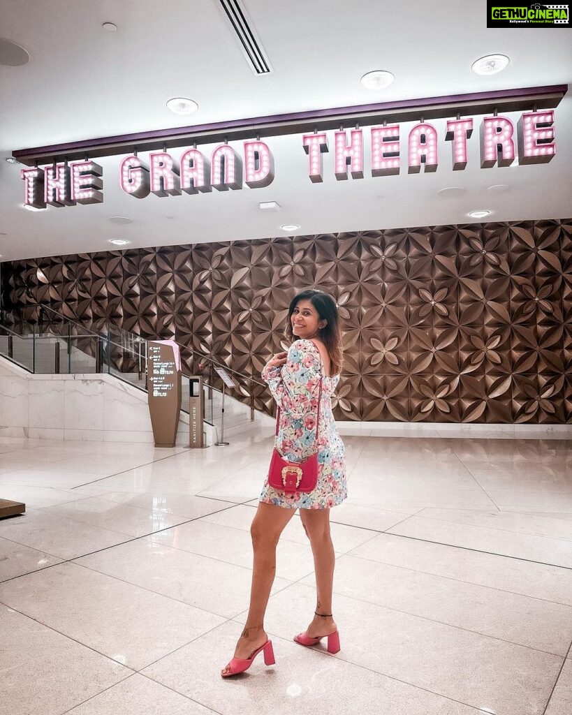 Kishwer Merchant Instagram - I do theatre but watching #WestSideStory was a different experience altogether..changing and moving set/props , the music, the lights, some cute moments and some amazing dance performances.. A must experience the #westsidestory at the @nmacc.india 👏🤩 #NitaMukeshAmbaniCulturalCentre, #WestSideStory. #WestSideStoryatNMACC AND #THEGRANDTHEATRE @nmacc.india