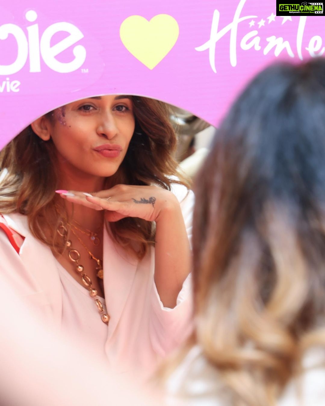 Kishwer Merchant Instagram - Hey August,Be Nice 💗