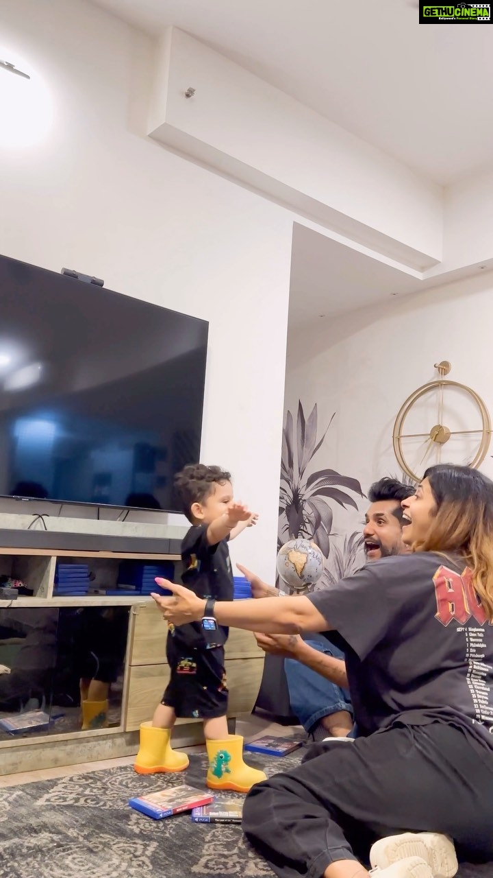Kishwer Merchant Instagram - Hugs fix everything 🤗❤️ @kishwersmerchantt @nirvair.rai ❤️❤️🧿