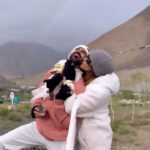 Kishwer Merchant Instagram - U were right agar iss Baar Leh nahi chalti toh kabhi nahi jaati and then I would have missed seeing the most beautiful place ever .. Am so glad I made it for your birthday @arryamanseth ❤️🌷 Don't miss the rainbow behind us 🤩 so frikkkin beautiful ❤️