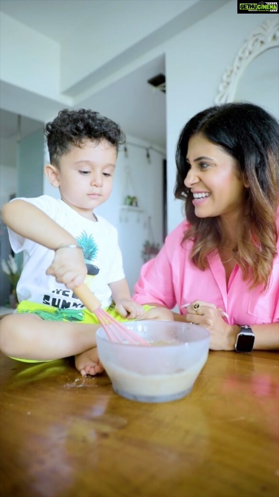 Kishwer Merchant Instagram - Playing, slaying and enjoying his days .. that’s my baby Nirvair’s daily ki kahaani. I’ll get tired by evening, but his energy seems to never go down! And he gets the boost to do all this from his wholesome breakfast of Hungry Koala’s pancakes and cereals. Made from 100% certified organic super-grains, with zero maida, no added sugar and preservatives, @hungrykoala.in is created by a Paedeiatrician father and a loving mother. They have 5 yummy natural flavors that your kid is going to love!! Check out their website Hungrykoala.in for all the product flavours and options. #babycereal #babyfood #millets # lunchboxideas #breakfast